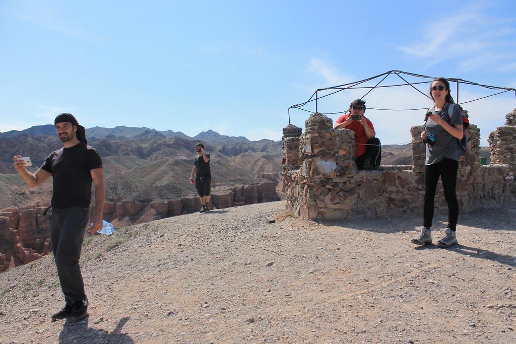 Almaty Backpackersホステル エクステリア 写真