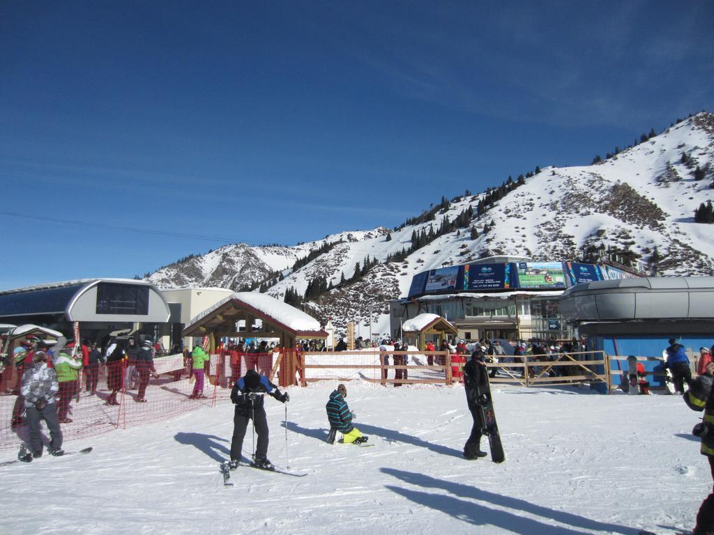 Almaty Backpackersホステル エクステリア 写真